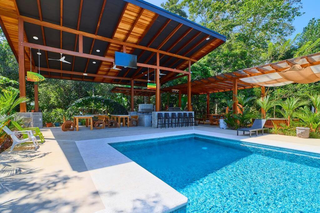 Casa Kristel - Exquisite Villa Getaway Puerto Viejo de Talamanca المظهر الخارجي الصورة