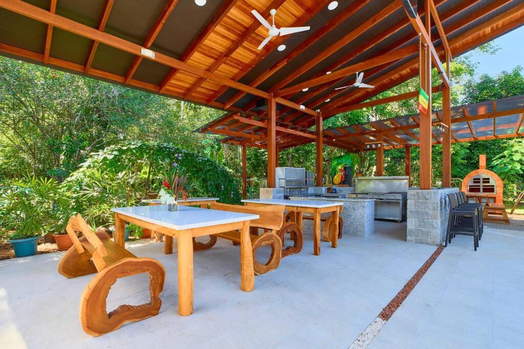 Casa Kristel - Exquisite Villa Getaway Puerto Viejo de Talamanca المظهر الخارجي الصورة